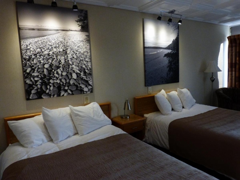 Catalina Motel Image 40